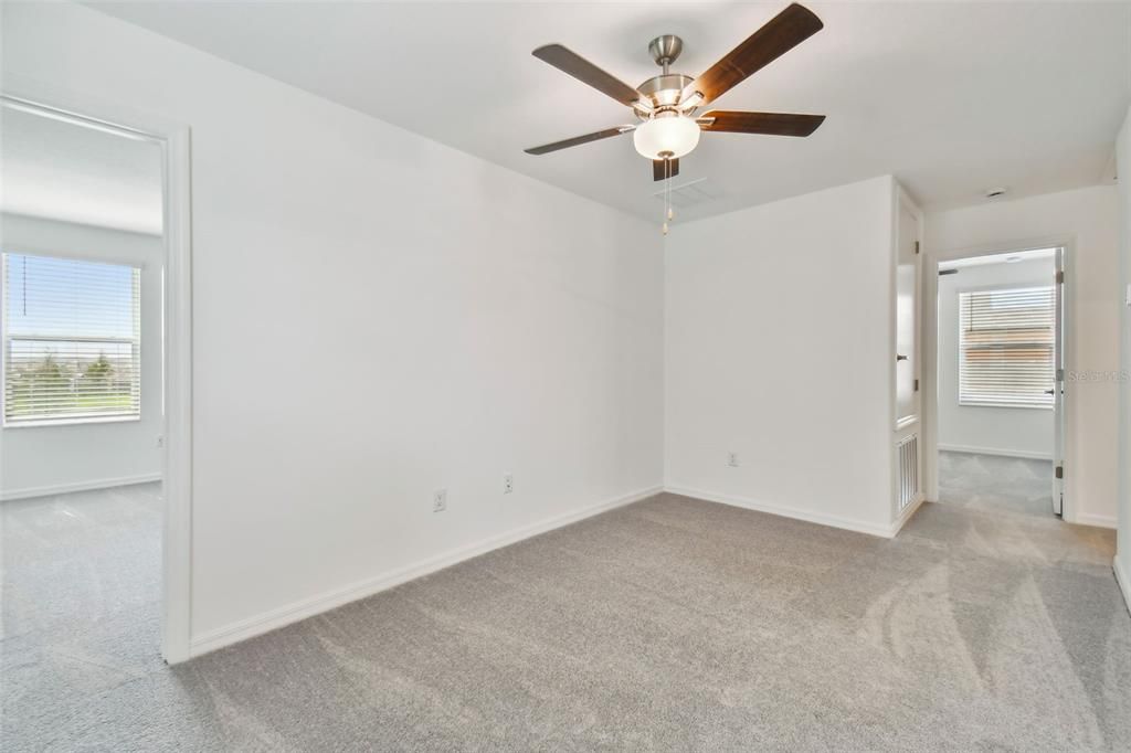 合同活跃: $2,400 (4 贝兹, 2 浴室, 1870 平方英尺)