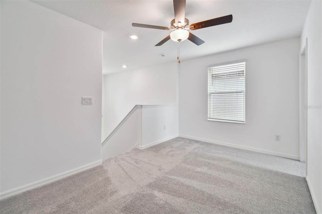 合同活跃: $2,400 (4 贝兹, 2 浴室, 1870 平方英尺)