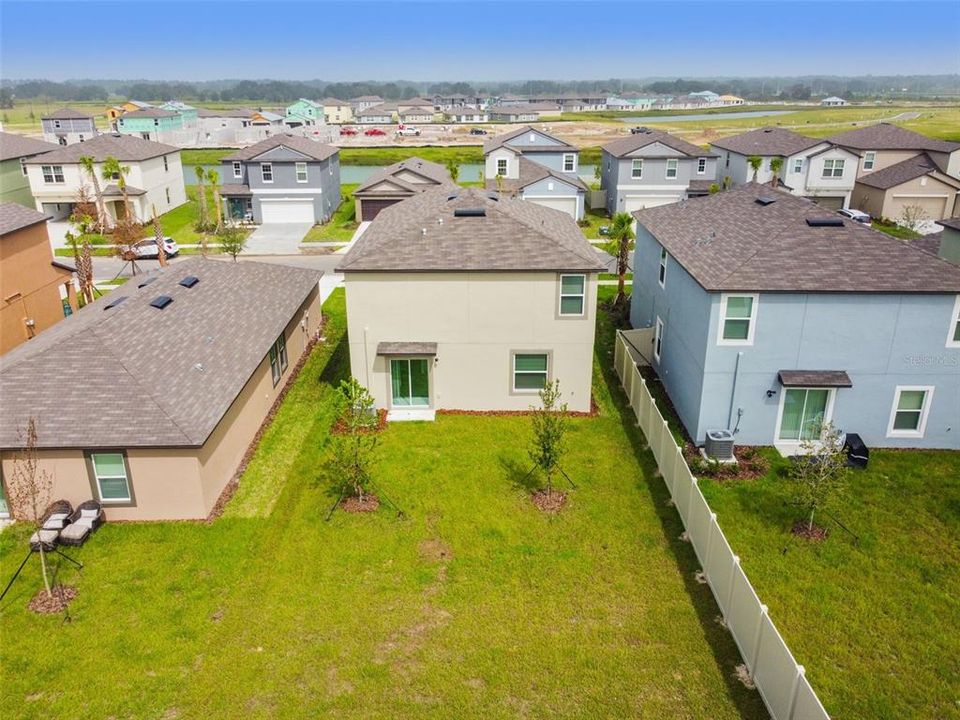 合同活跃: $2,400 (4 贝兹, 2 浴室, 1870 平方英尺)