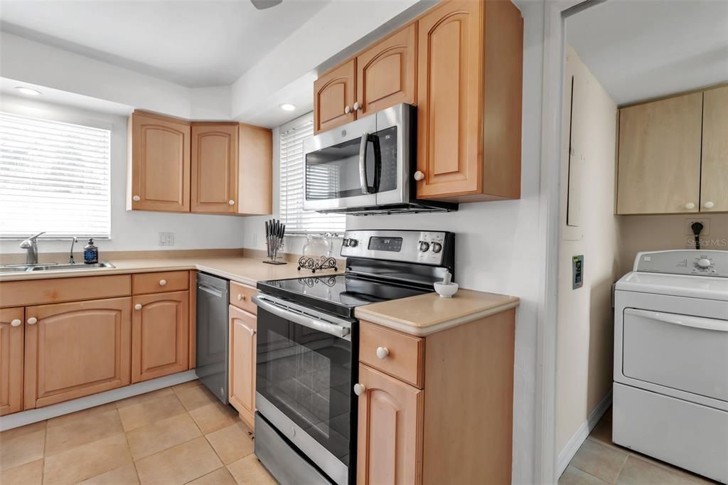 Active With Contract: $3,975,000 (4 beds, 4 baths, 2179 Square Feet)