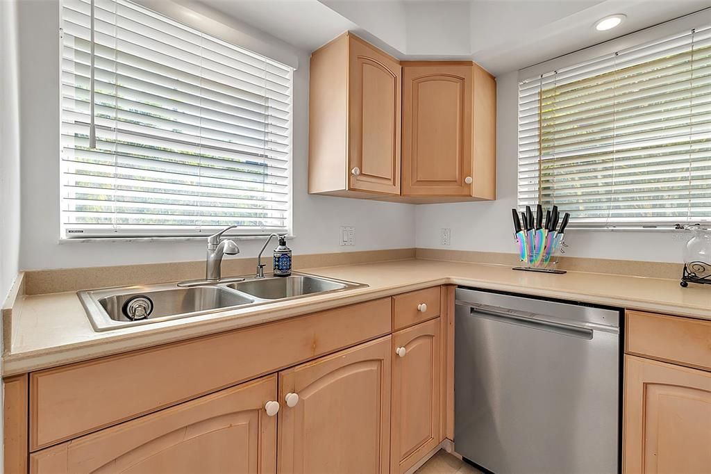 Active With Contract: $3,975,000 (4 beds, 4 baths, 2179 Square Feet)