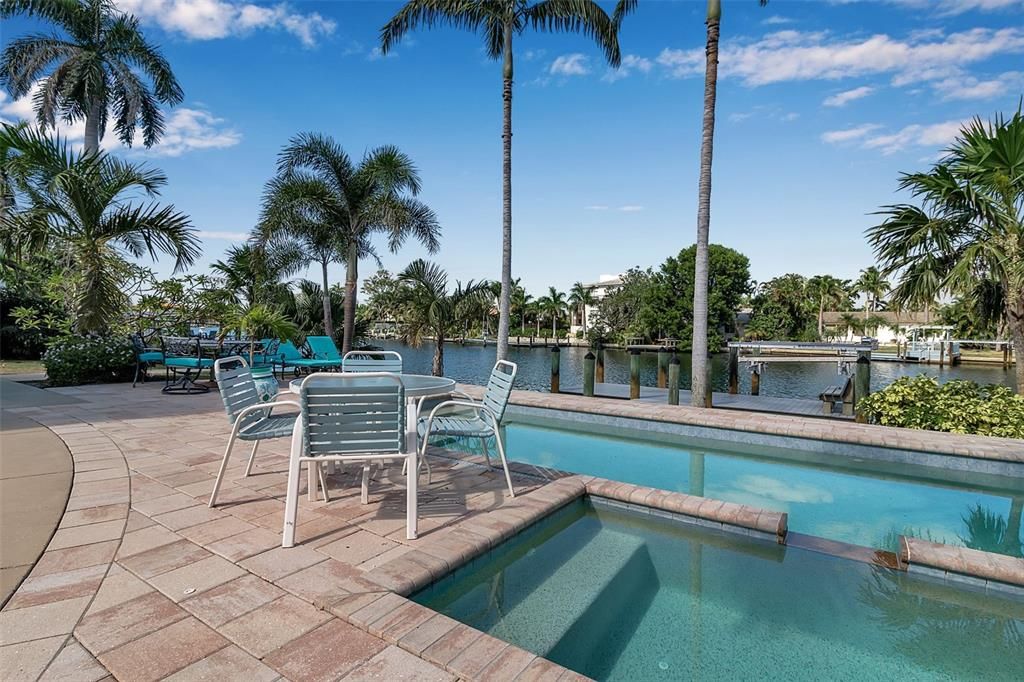 Active With Contract: $3,975,000 (4 beds, 4 baths, 2179 Square Feet)