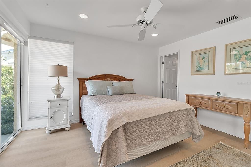 Active With Contract: $3,975,000 (4 beds, 4 baths, 2179 Square Feet)