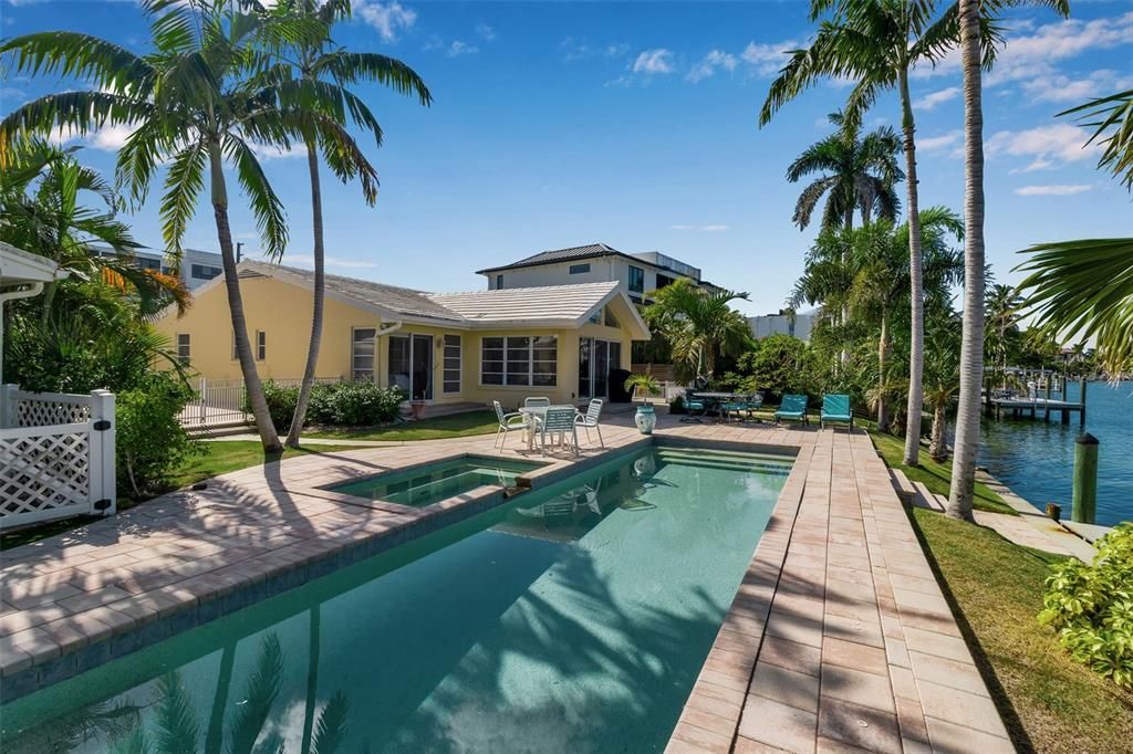 Active With Contract: $3,975,000 (4 beds, 4 baths, 2179 Square Feet)