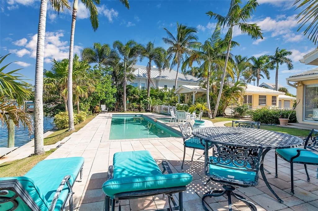 Active With Contract: $3,975,000 (4 beds, 4 baths, 2179 Square Feet)