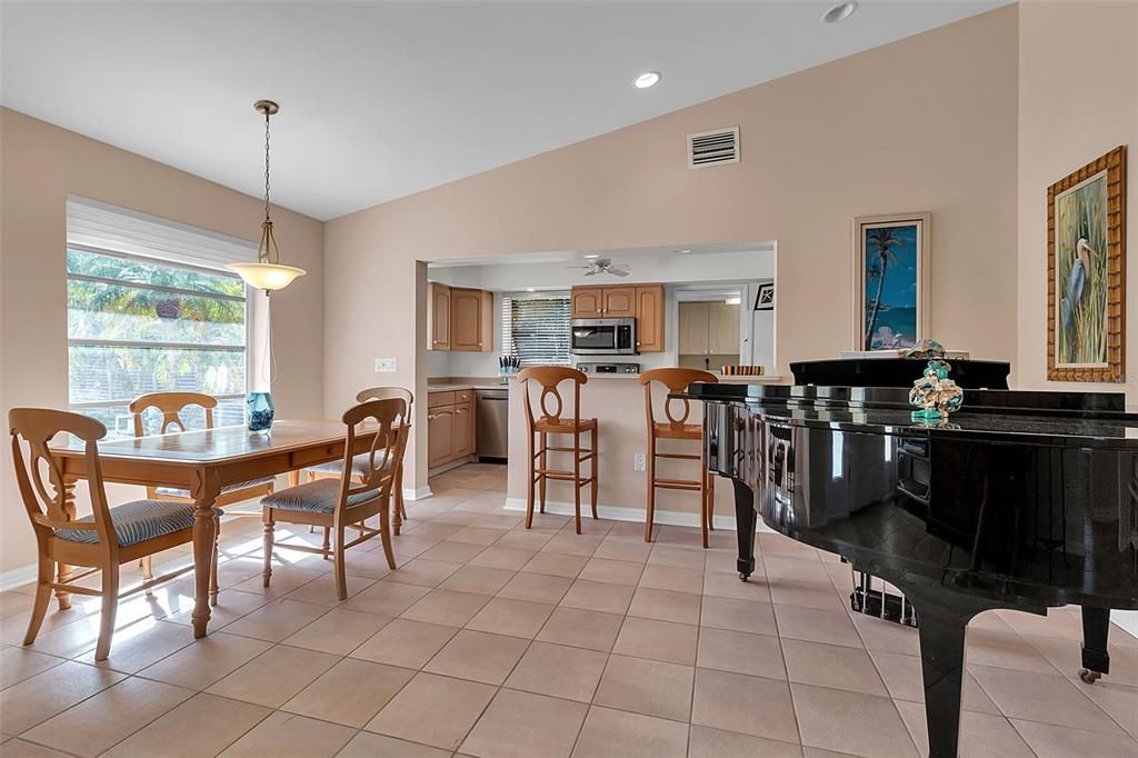 Active With Contract: $3,975,000 (4 beds, 4 baths, 2179 Square Feet)