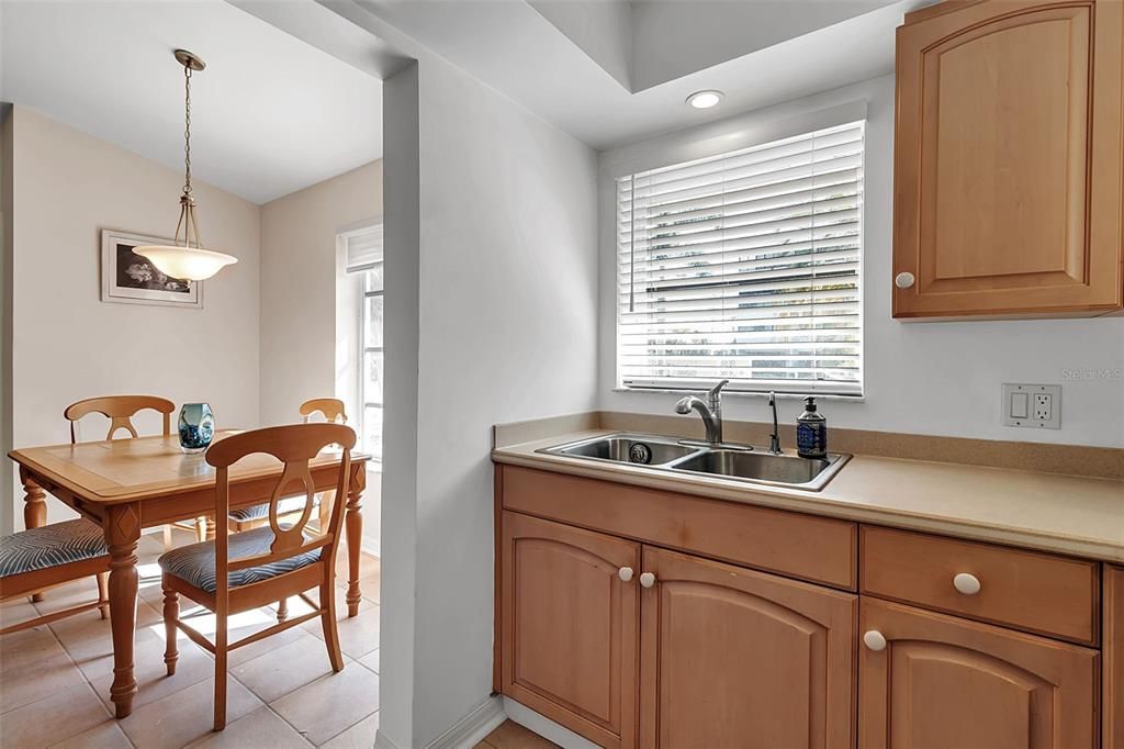 Active With Contract: $3,975,000 (4 beds, 4 baths, 2179 Square Feet)