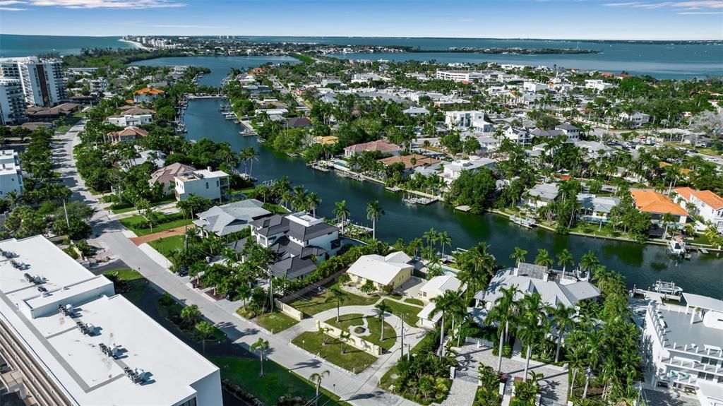 Active With Contract: $3,975,000 (4 beds, 4 baths, 2179 Square Feet)