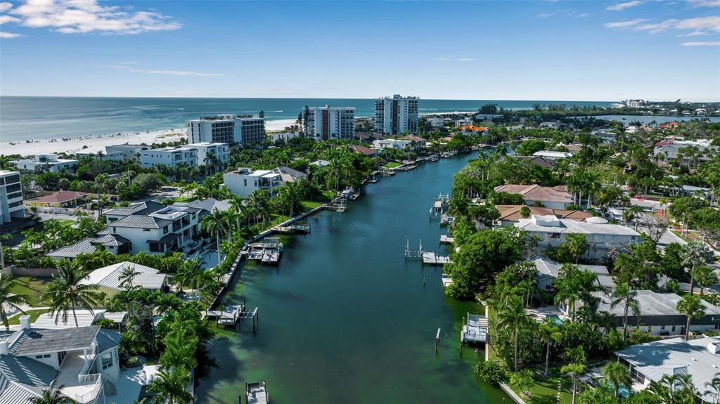 Active With Contract: $3,975,000 (4 beds, 4 baths, 2179 Square Feet)