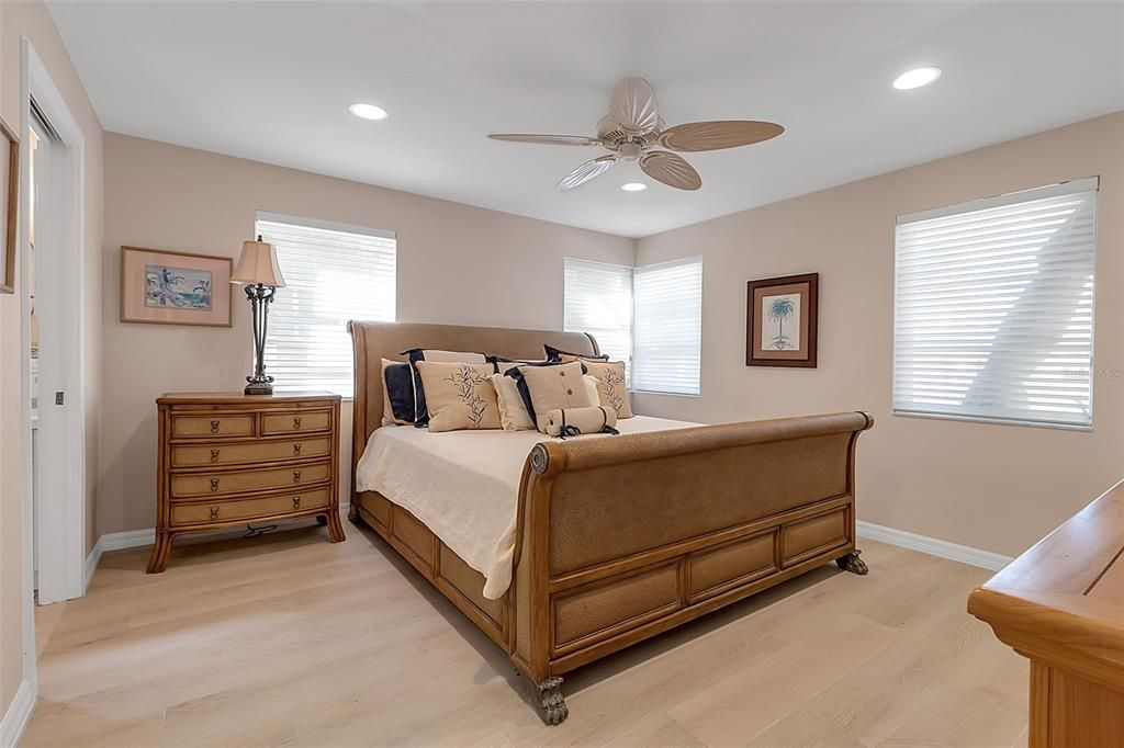 Active With Contract: $3,975,000 (4 beds, 4 baths, 2179 Square Feet)