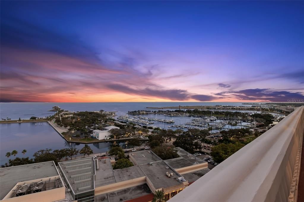 For Sale: $4,950,000 (3 beds, 2 baths, 5100 Square Feet)