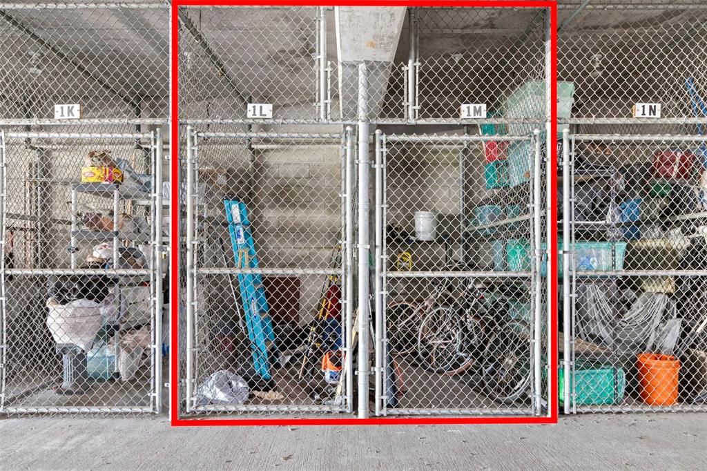 For Sale: $4,950,000 (3 beds, 2 baths, 5100 Square Feet)