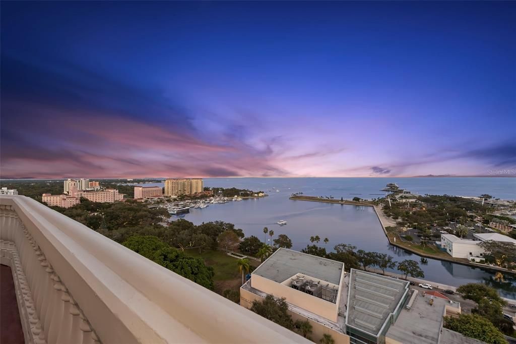 For Sale: $4,950,000 (3 beds, 2 baths, 5100 Square Feet)