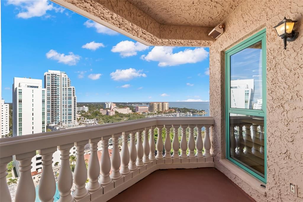 For Sale: $4,950,000 (3 beds, 2 baths, 5100 Square Feet)