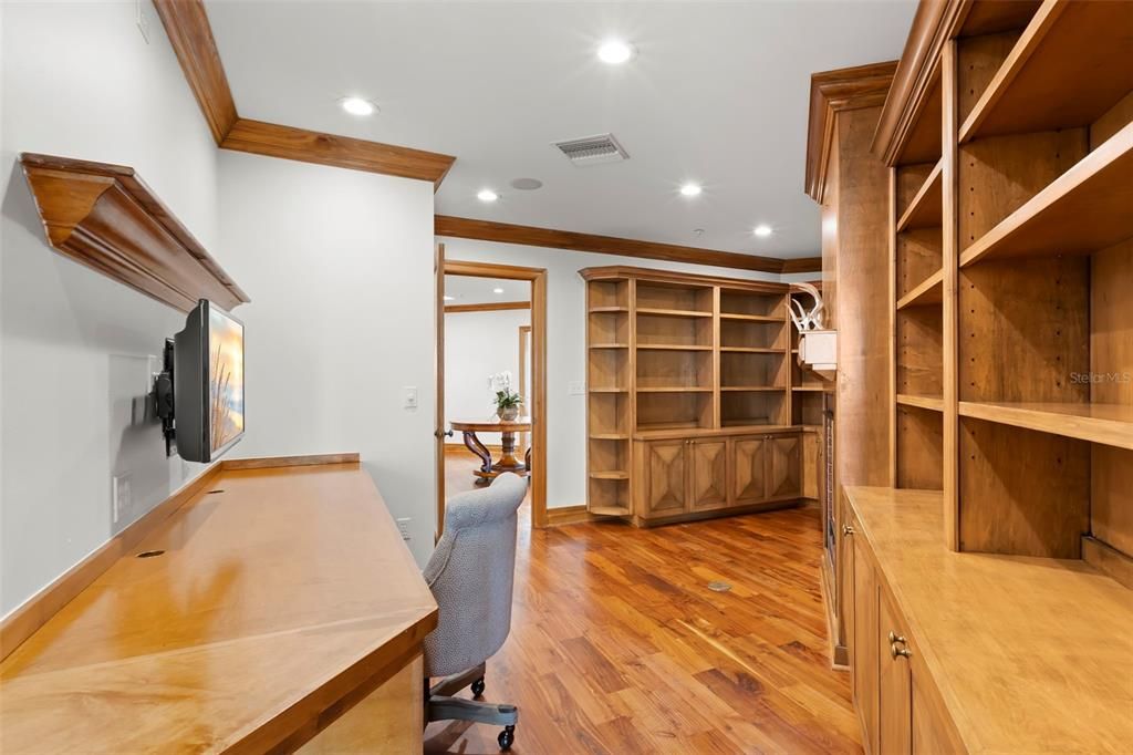 For Sale: $4,950,000 (3 beds, 2 baths, 5100 Square Feet)