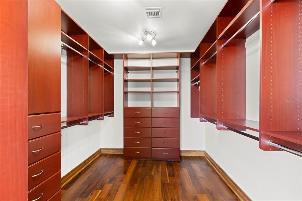 For Sale: $4,950,000 (3 beds, 2 baths, 5100 Square Feet)