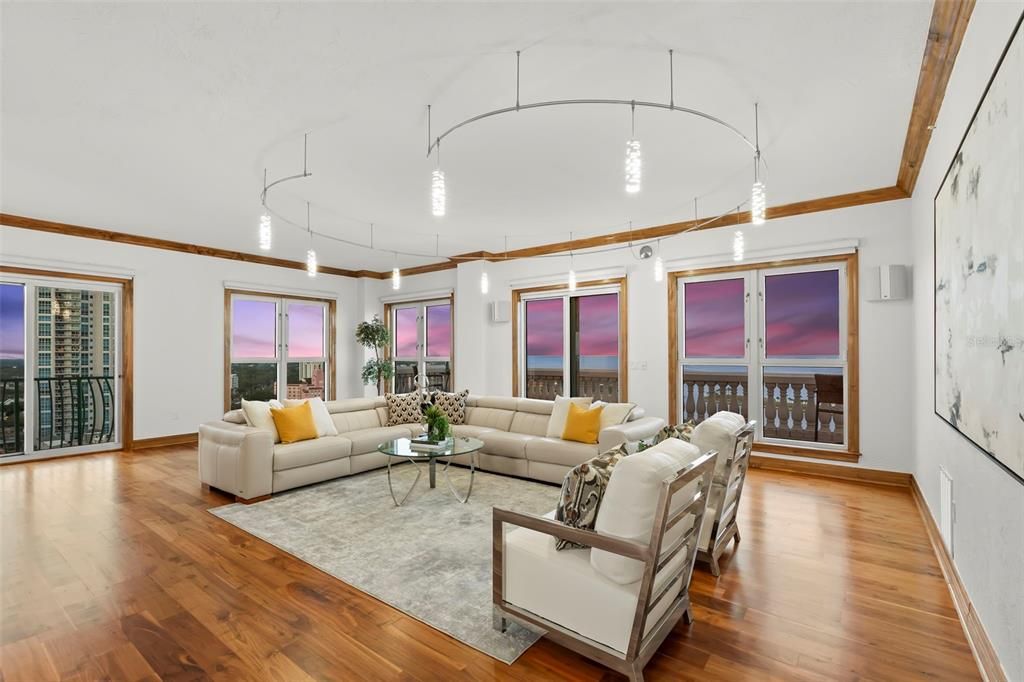 For Sale: $4,950,000 (3 beds, 2 baths, 5100 Square Feet)