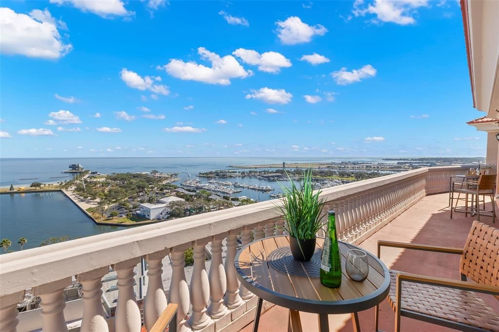 For Sale: $4,950,000 (3 beds, 2 baths, 5100 Square Feet)