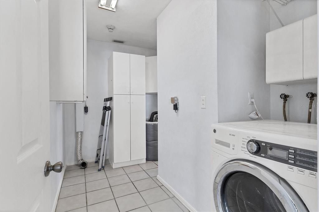 En Venta: $330,000 (3 camas, 2 baños, 1325 Pies cuadrados)