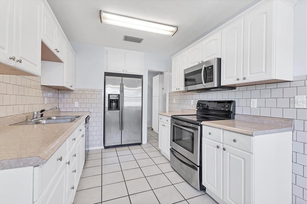 En Venta: $330,000 (3 camas, 2 baños, 1325 Pies cuadrados)