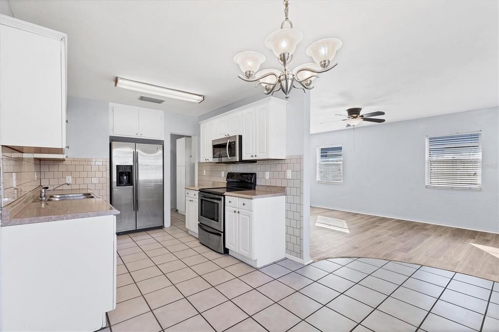 En Venta: $330,000 (3 camas, 2 baños, 1325 Pies cuadrados)