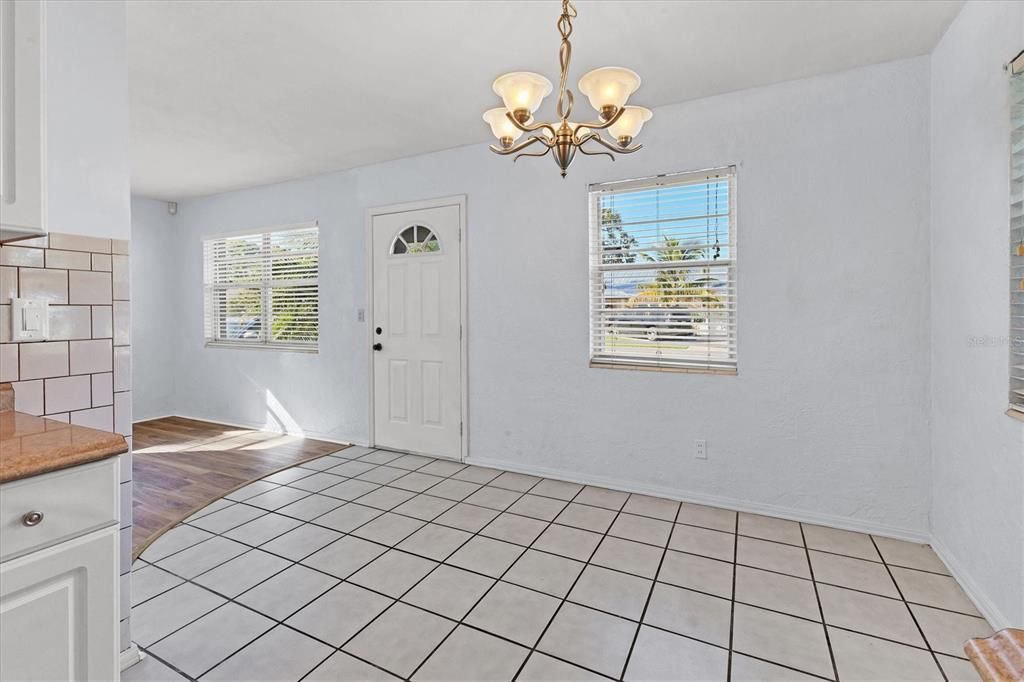 En Venta: $330,000 (3 camas, 2 baños, 1325 Pies cuadrados)