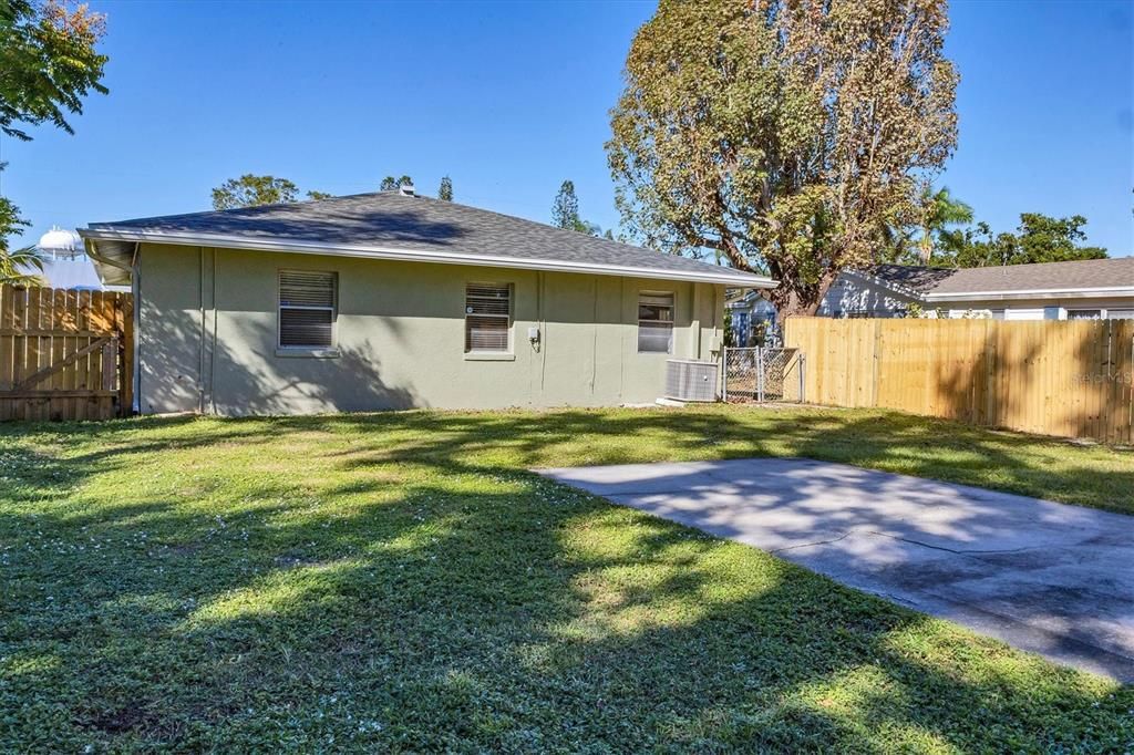 En Venta: $330,000 (3 camas, 2 baños, 1325 Pies cuadrados)