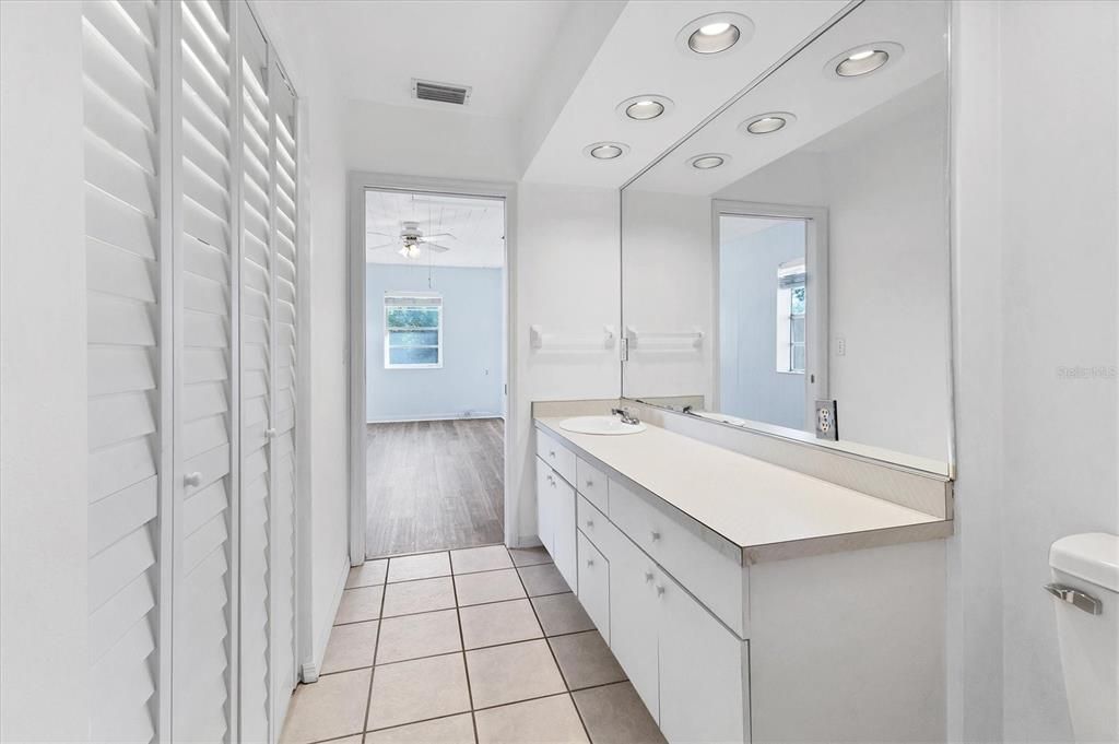 En Venta: $330,000 (3 camas, 2 baños, 1325 Pies cuadrados)