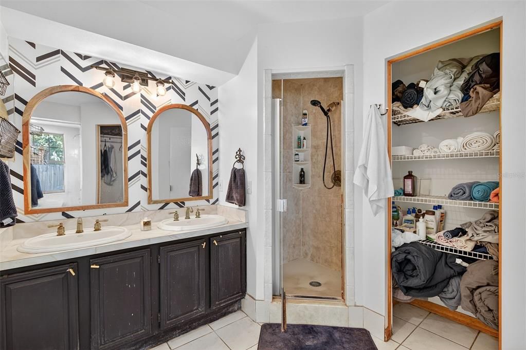 Active With Contract: $500,000 (4 beds, 2 baths, 2043 Square Feet)