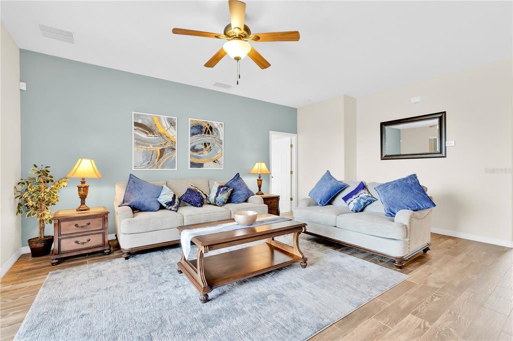 出租: $3,500 (4 贝兹, 3 浴室, 3455 平方英尺)