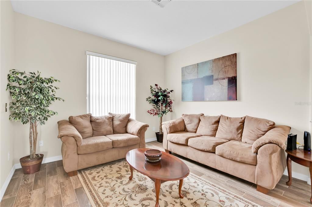 出租: $3,500 (4 贝兹, 3 浴室, 3455 平方英尺)