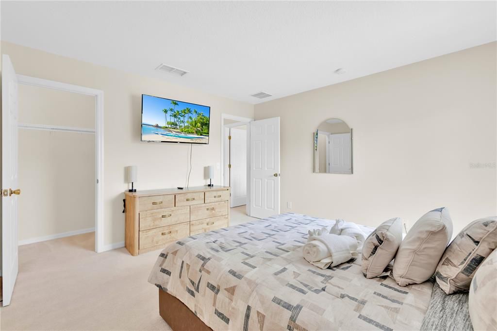 出租: $3,500 (4 贝兹, 3 浴室, 3455 平方英尺)