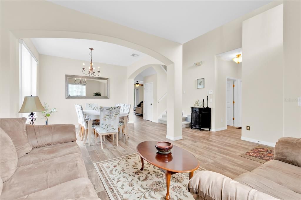 出租: $3,500 (4 贝兹, 3 浴室, 3455 平方英尺)