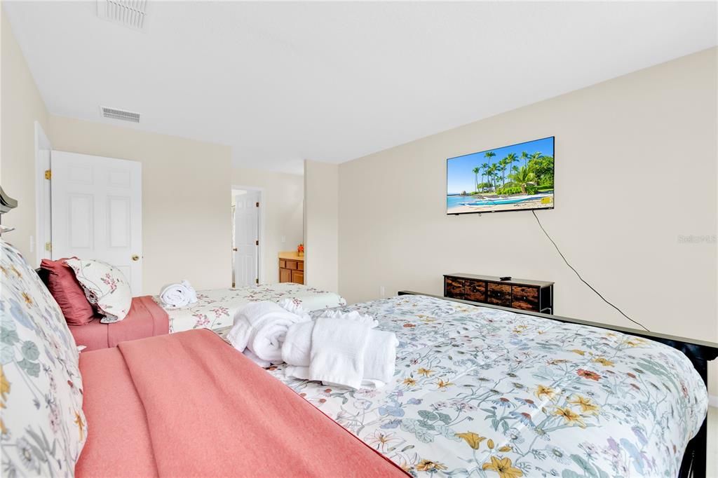 出租: $3,500 (4 贝兹, 3 浴室, 3455 平方英尺)