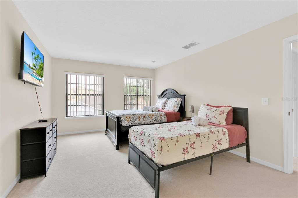 出租: $3,500 (4 贝兹, 3 浴室, 3455 平方英尺)