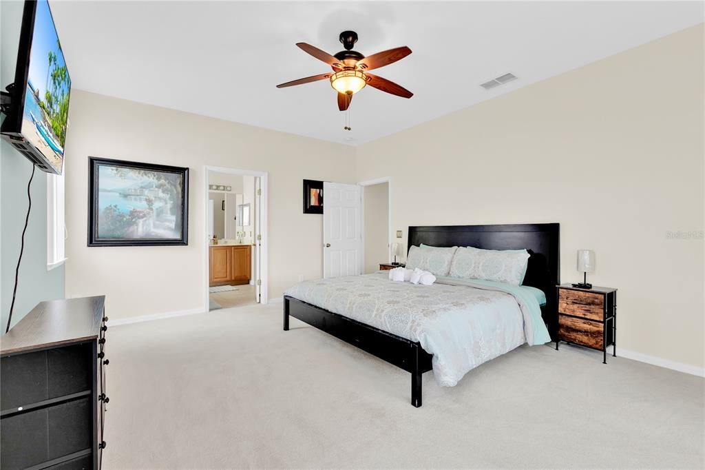 出租: $3,500 (4 贝兹, 3 浴室, 3455 平方英尺)