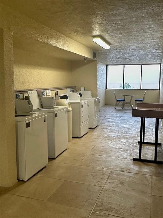 На продажу: $159,900 (1 спален, 1 ванн, 733 Квадратных фут)