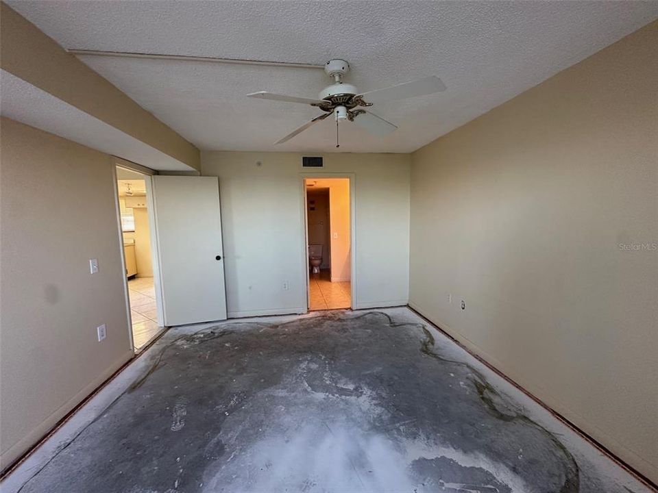 На продажу: $159,900 (1 спален, 1 ванн, 733 Квадратных фут)