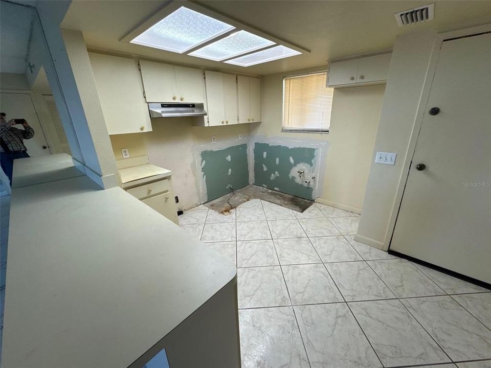 На продажу: $159,900 (1 спален, 1 ванн, 733 Квадратных фут)