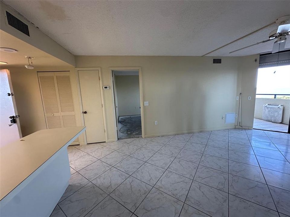 На продажу: $159,900 (1 спален, 1 ванн, 733 Квадратных фут)