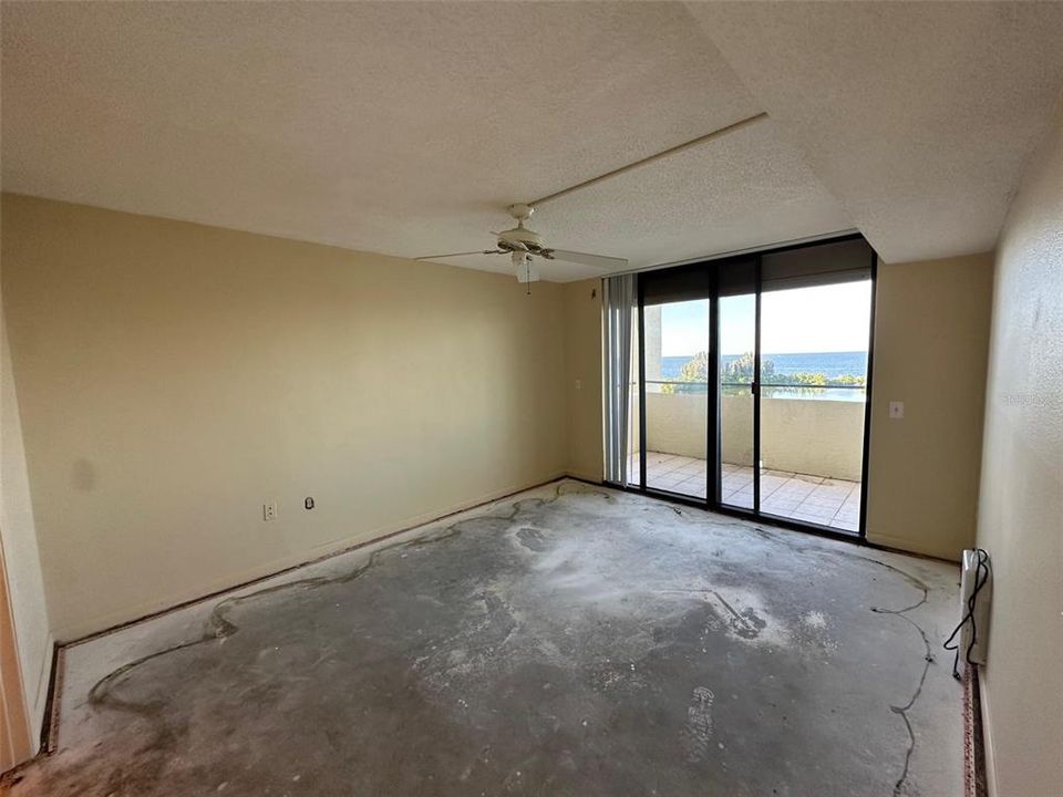 На продажу: $159,900 (1 спален, 1 ванн, 733 Квадратных фут)