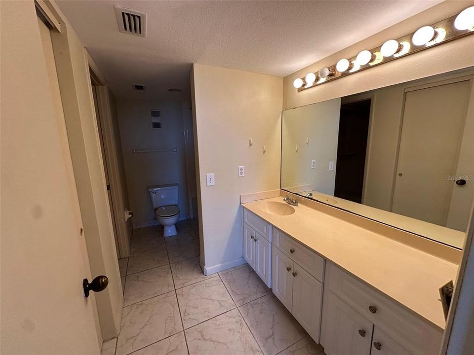 На продажу: $159,900 (1 спален, 1 ванн, 733 Квадратных фут)