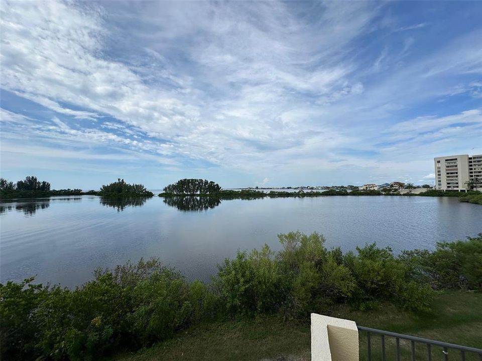 На продажу: $159,900 (1 спален, 1 ванн, 733 Квадратных фут)