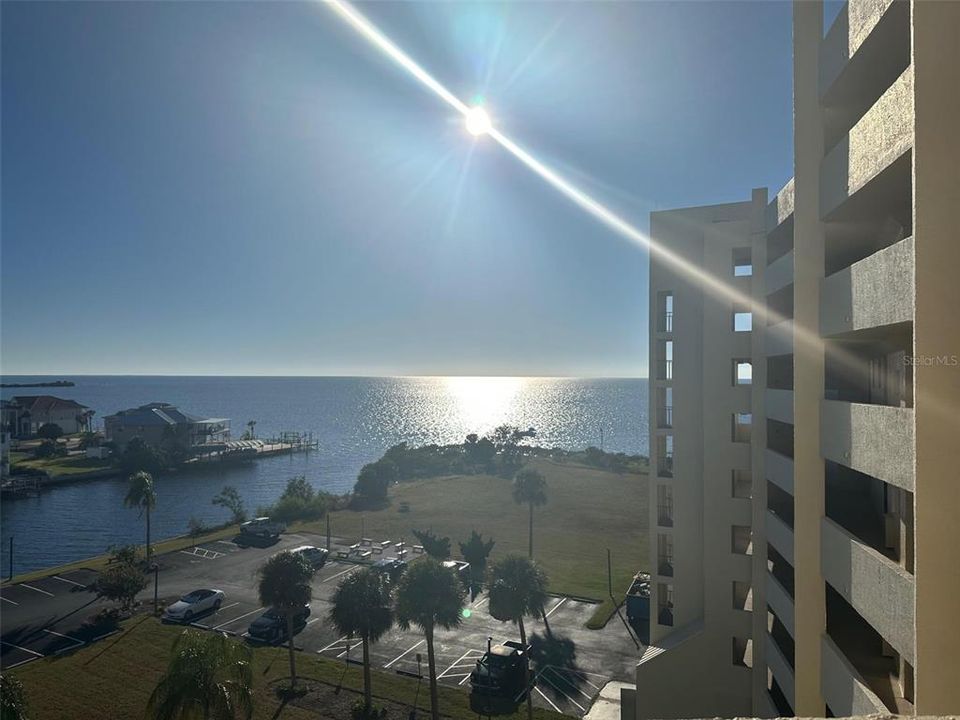 На продажу: $159,900 (1 спален, 1 ванн, 733 Квадратных фут)