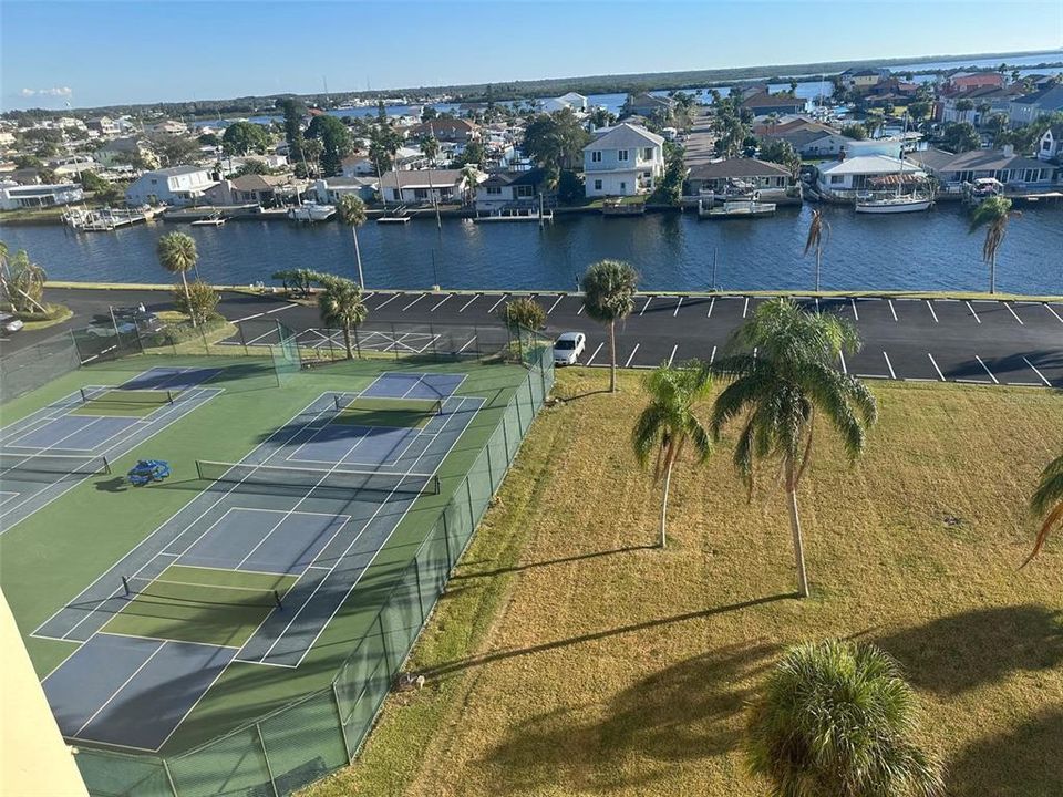 На продажу: $159,900 (1 спален, 1 ванн, 733 Квадратных фут)