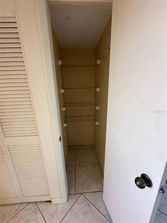 На продажу: $159,900 (1 спален, 1 ванн, 733 Квадратных фут)