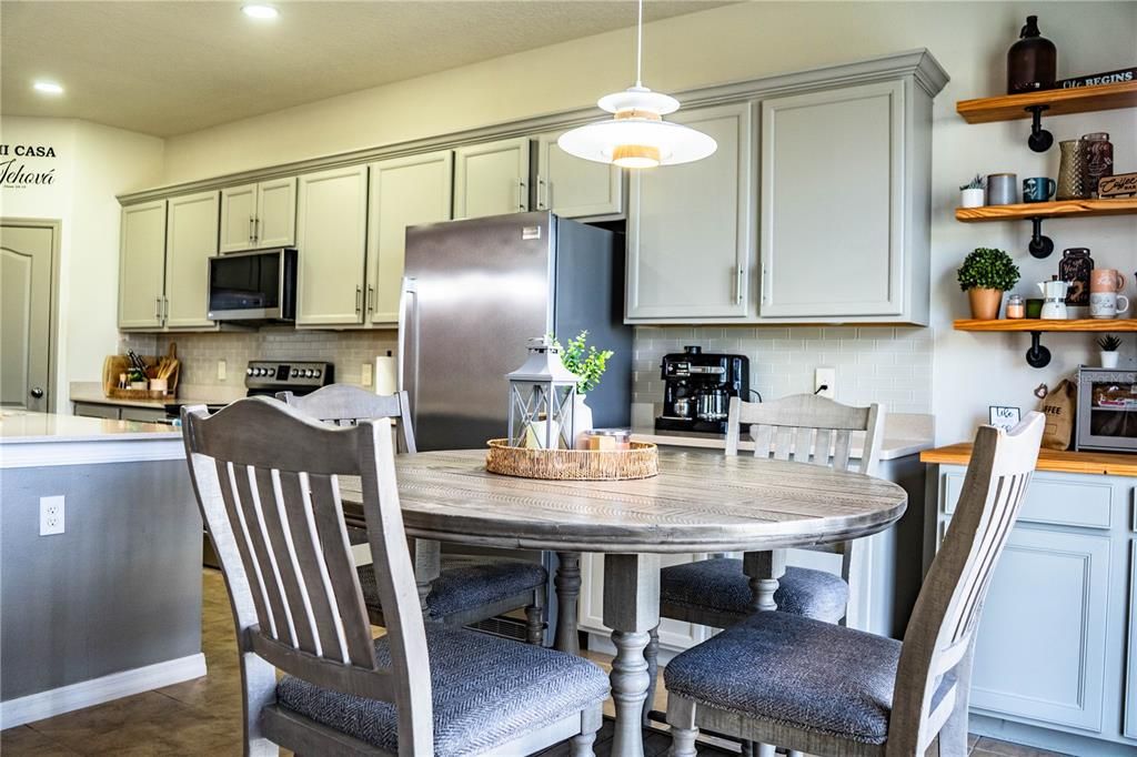 En Venta: $429,000 (4 camas, 3 baños, 2612 Pies cuadrados)