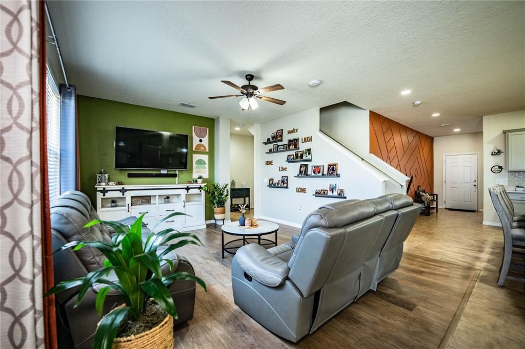 En Venta: $429,000 (4 camas, 3 baños, 2612 Pies cuadrados)