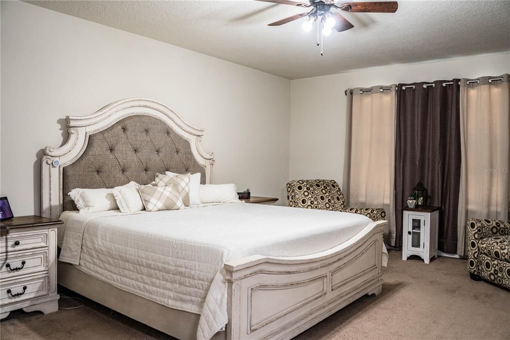 En Venta: $429,000 (4 camas, 3 baños, 2612 Pies cuadrados)