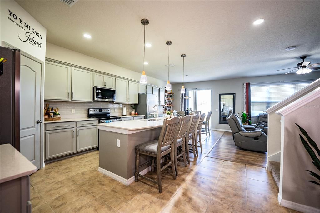 En Venta: $429,000 (4 camas, 3 baños, 2612 Pies cuadrados)